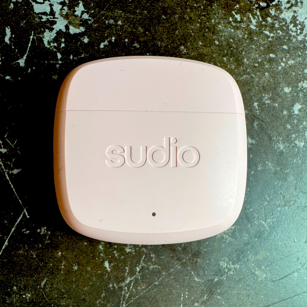 Sudio Pink Wireless Earbuds & Case